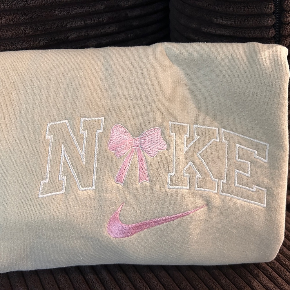 Nike Bow Preppy Crewneck - Picture 2 of 6